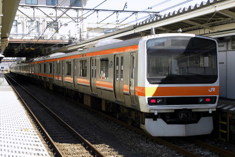 【JR東】209系8両（武蔵野線仕様） 長野総合車両センター出場配給を八王子駅で撮影した写真