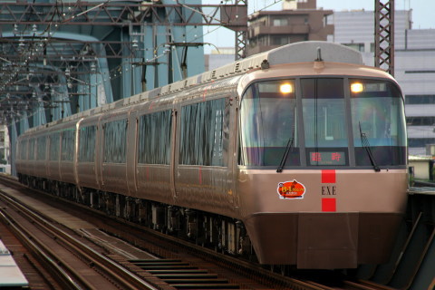 【小田急】特急「B-1グランプリ号」運転を厚木駅で撮影した写真