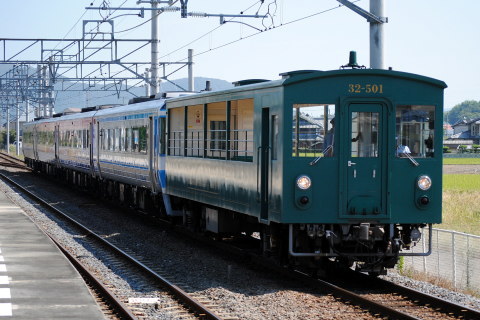 【JR四】「アイランドトロッコ号」運転を端岡駅で撮影した写真
