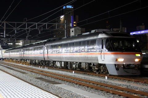 【JR西】おわら風の盆に伴なう臨時列車を富山駅で撮影した写真