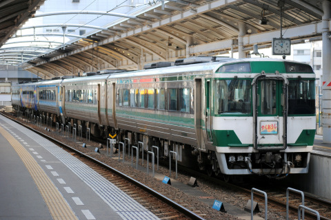 【JR四】臨時特急「やくおうじ号」運転を高松駅で撮影した写真