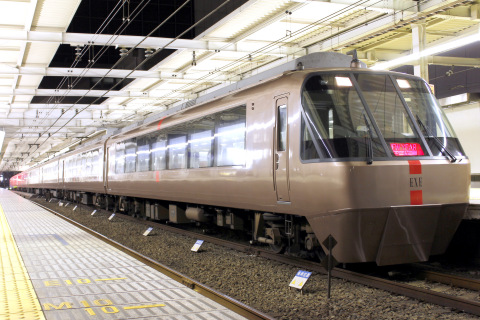 【小田急】終夜運転・「ニューイヤーエクスプレス号」運転を町田駅で撮影した写真