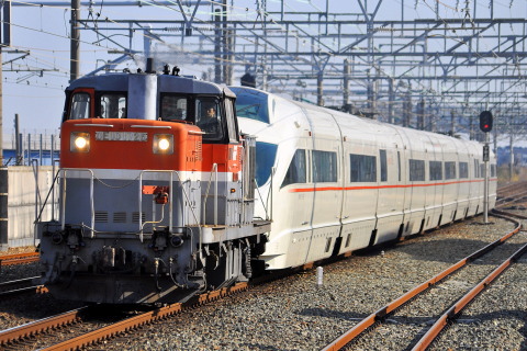 【小田急】50000形50001F（VSE） 日本車両入場甲種を新居町駅で撮影した写真