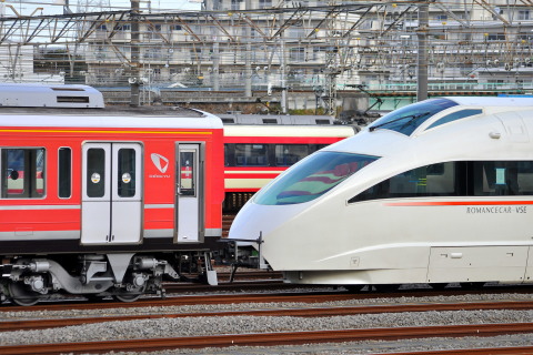 【小田急】50000形50001F（VSE） 日本車両入場甲種を海老名駅で撮影した写真