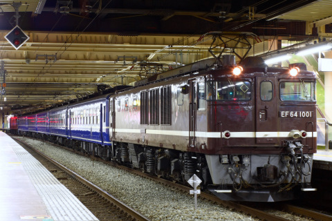【JR東】EF64-1001＋12系＋EF64-37使用 団体臨時列車を立川駅で撮影した写真