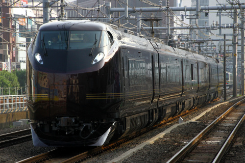 【JR東】E655系試運転を新大久保駅で撮影した写真