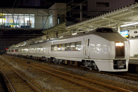 【JR東】651系カツK106編成 郡山総合車両センター出場を水戸駅で撮影した写真