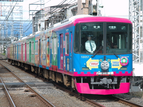 【京阪】10000系10001F『きかんしゃトーマス号』 本線で臨時列車運転の拡大写真
