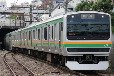 【JR東】E231系U588編成使用 団体臨時列車運転を府中本町駅で撮影した写真