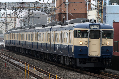 【JR東】115系「旅のプレゼント三多摩号」運転を高円寺駅で撮影した写真
