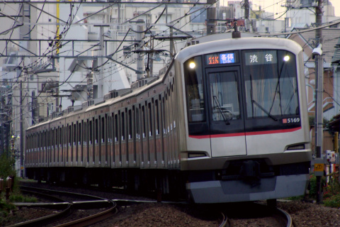 【東急】5050系5169F 運行番号表示更新の拡大写真
