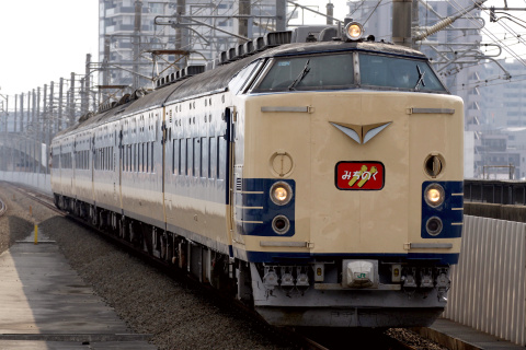 【JR東】583系使用団体臨時列車「つなげよう、日本。」号運転を長町駅で撮影した写真