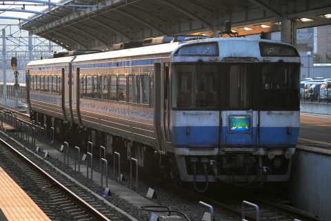 【JR四】団体臨時列車「キハ185 土讃線 秘境駅号」運転（9日）を高松駅で撮影した写真
