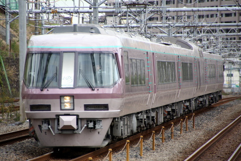 【JR東】急行「お座敷鎌倉号」運転を新子安駅で撮影した写真
