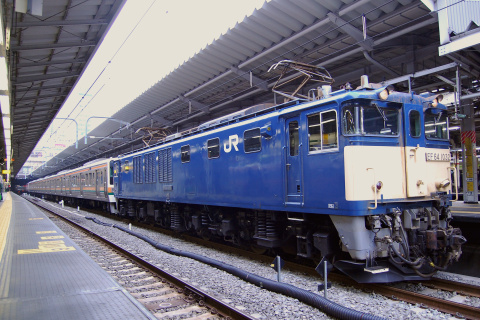 【JR東】211系チタN60編成＋N61編成 配給輸送を新宿駅で撮影した写真