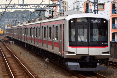 【東急】5050系5163F 返却回送を新丸子駅で撮影した写真