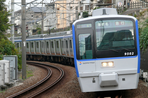 【相鉄】9000系9702F 新塗装化を鶴ヶ峰駅で撮影した写真