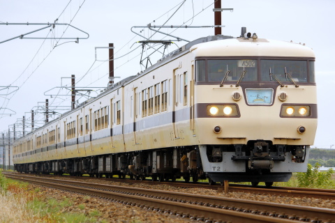 【JR西】117系キトT2編成使用 団体臨時列車「抱きしめてびわこ号」運転の拡大写真