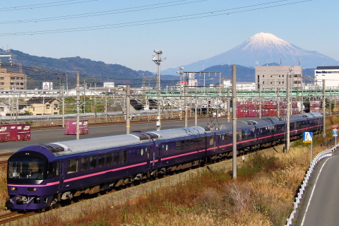 【JR東】485系『華』 JR東海区間への団体臨時列車運転を静岡貨物駅付近で撮影した写真