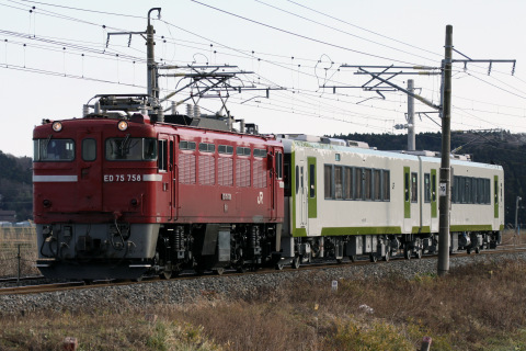 【JR東】キハ111系 郡山総合車両センター出場配給を鹿島台～松山町で撮影した写真