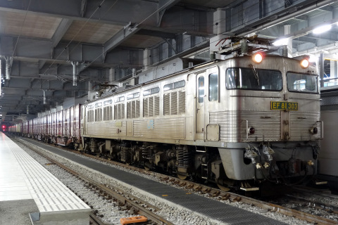 【JR貨】EF81-303 運用復帰を博多駅で撮影した写真