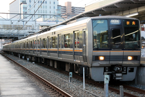 【JR西】「直通快速」207系で運転を尼崎駅で撮影した写真