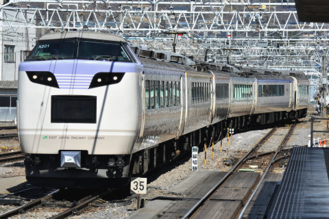 【JR東】「リゾートビューふるさと」485系ナノN201編成『彩』で運転を松本駅で撮影した写真