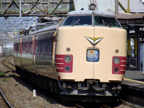 【JR九】485系オイDo2編成使用 団体臨時列車運転を城野駅で撮影した写真