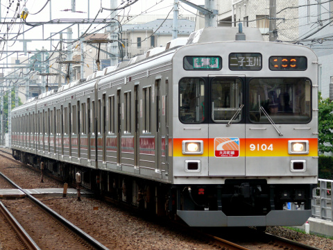 【東急】9000系9004F 行先表示機換装を尾山台駅で撮影した写真