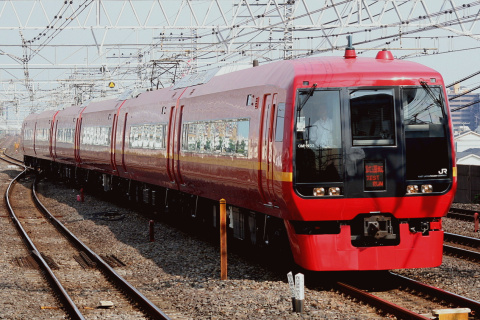 【JR東】253系1000番代OMN02編成 試運転を市川駅で撮影した写真
