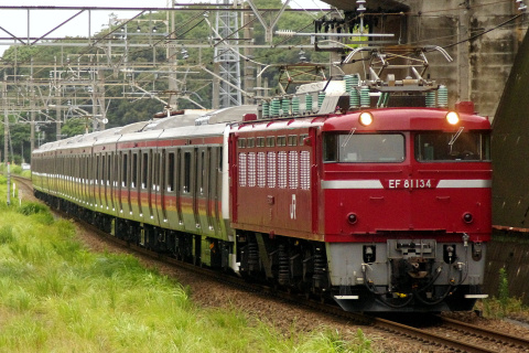 【JR東】E233系5000番代ケヨ520編成 配給輸送を船橋法典駅で撮影した写真
