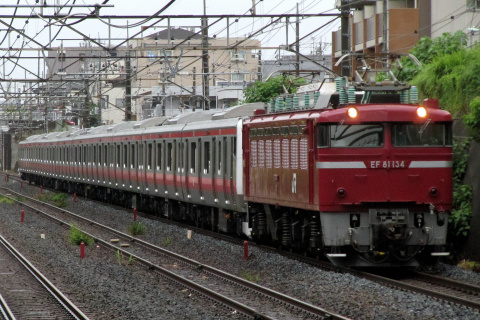 【JR東】E233系5000番代ケヨ520編成 配給輸送を東浦和駅で撮影した写真
