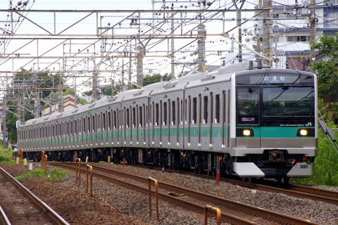 【JR東】E233系2000番台マト15編成 東急車輛出場を南柏駅で撮影した写真