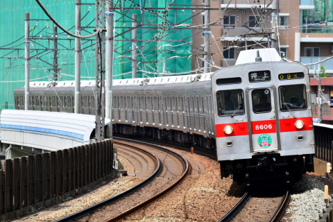 【東急】田園都市線開通45周年ヘッドマークを青葉台駅で撮影した写真