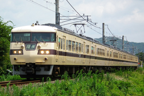【JR西】117系キトT1編成使用 団体臨時列車を桃山～JR藤森で撮影した写真