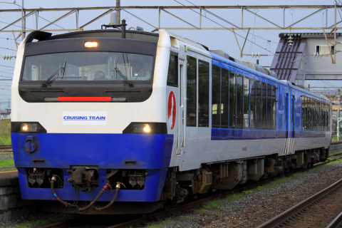 【JR東】キハ48形『クルージングトレイン』使用 団体臨時列車を陸前山王駅で撮影した写真