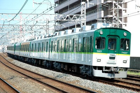 【京阪】5000系5551F 出場試運転を門真市駅で撮影した写真
