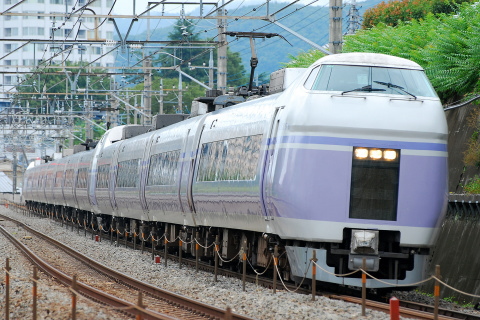 【JR東】E351系モトS25＋S5編成使用 団体臨時列車運転の拡大写真