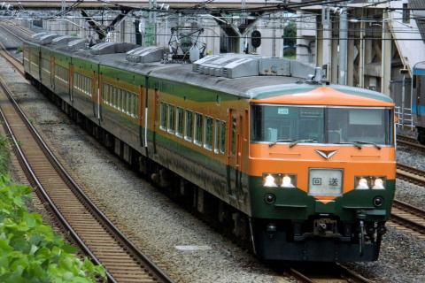 【JR東】185系オオOM03編成 東京総合車両センターへ回送の拡大写真