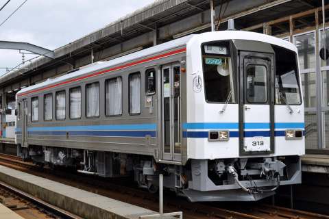 【JR西】キハ120-313 後藤総合車両所出場を出雲市駅で撮影した写真