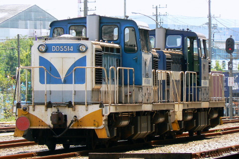 【神奈臨】DD55-14 甲種輸送を横浜本牧駅付近で撮影した写真