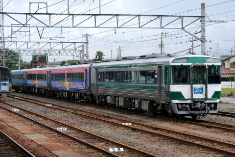 【JR四】どつぼ列車「メモリアルしおかぜ」運転を伊予西条駅で撮影した写真