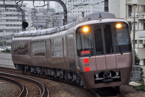 【小田急】30000形30054F（EXE） 試運転を厚木駅で撮影した写真