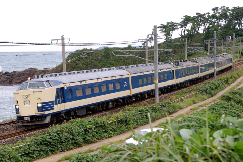 【JR東】583系秋田車6両 廃車回送を鯨波～青海川で撮影した写真