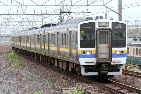 【JR東】211系マリ405編成 疎開先から返却を幕張本郷駅で撮影した写真
