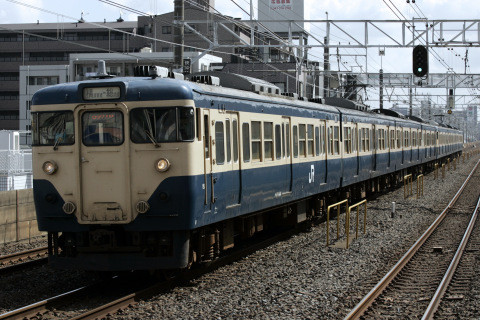 【JR東】113系マリS221編成＋マリ108編成 廃車回送を本八幡駅で撮影した写真