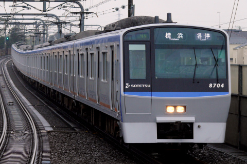 【相鉄】8000系8704F 新塗装化をいずみ中央駅で撮影した写真