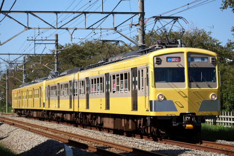 【西武】新101系使用の団体臨時列車運転を武蔵大和～八坂で撮影した写真