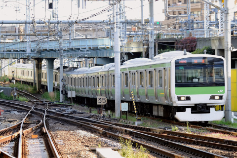 【JR東】E231系500番代トウ501編成 東京総合車両センター出場を大崎駅で撮影した写真