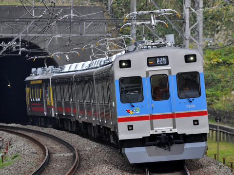 【東急】7600系7601F 検査出場試運転をたまプラーザ駅で撮影した写真